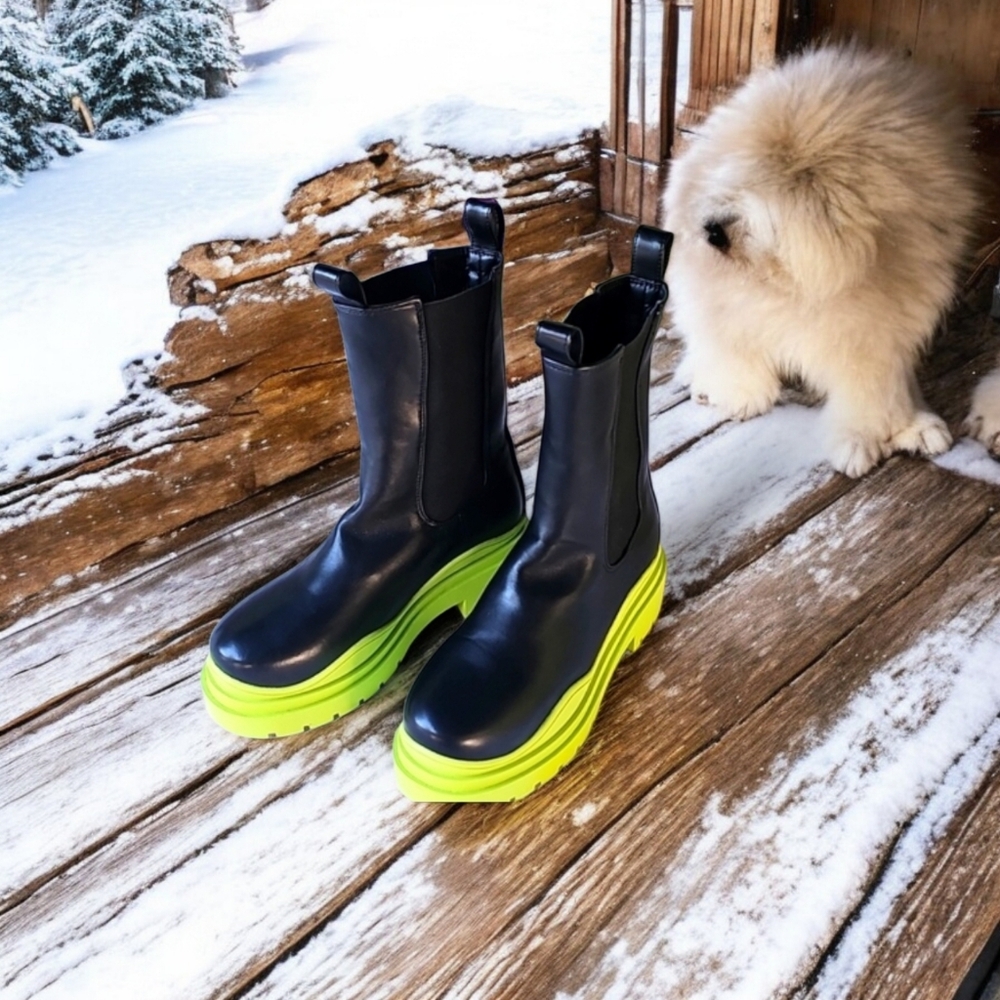 NWOT AZALEA WANG GHOSTED FLATFORM CHELSEA RAIN & SNOW BOOTS MIZ LIME BOTTOM